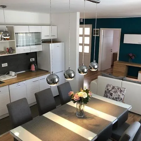 Semesterbostad House Franny